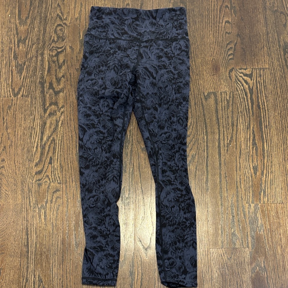 Athleta Women’s Black and Blue Leggings Size Small